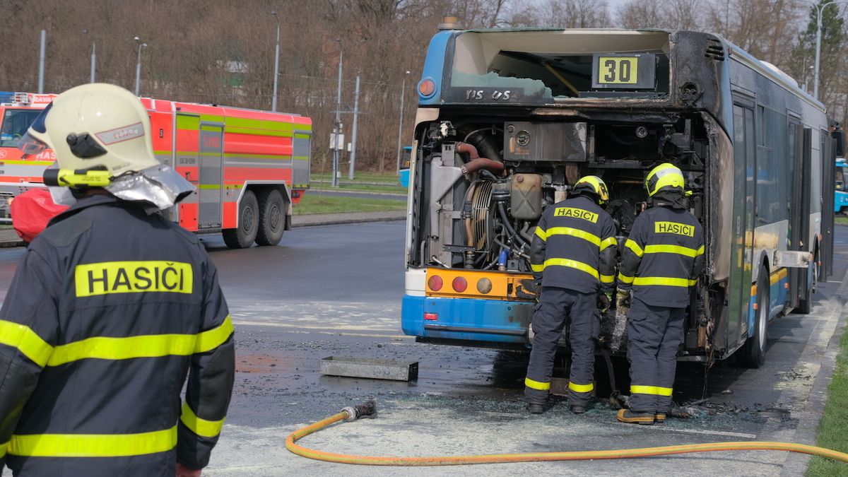 Na ostravském dopravním terminálu hořel autobus, naštěstí byl prázdný